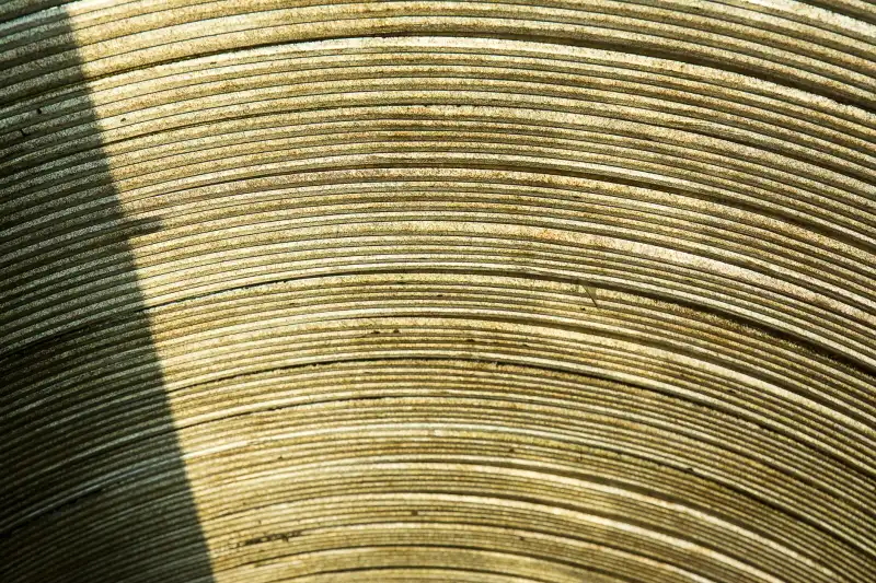 建筑采暖系统中暖气片选型与通风管道布局的协同优化方案