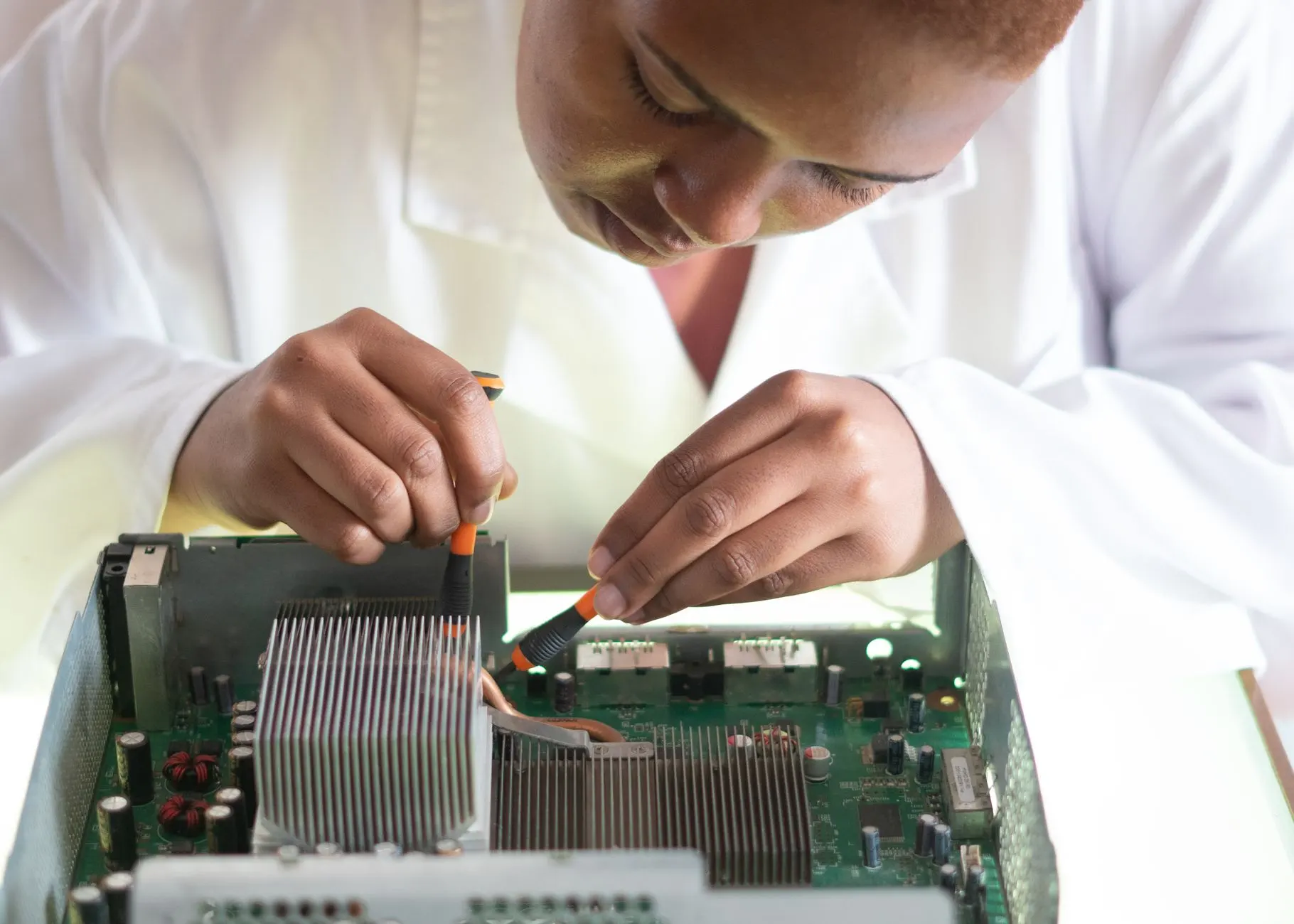 暖气片与通风管道配套选型：建筑暖通工程中设备匹配的技术要点